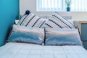 3 chambres, fer et planche à repasser, Wi-Fi, draps fournis