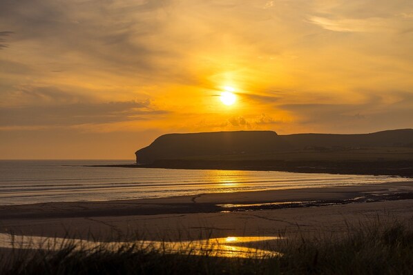 بالقرب من الشاطئ