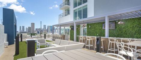 屋外ダイニングエリア