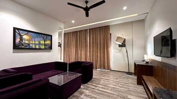 Executive Studio Suite | In-room safe