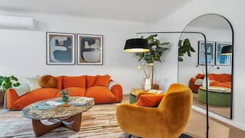 Smart TV, books, stereo