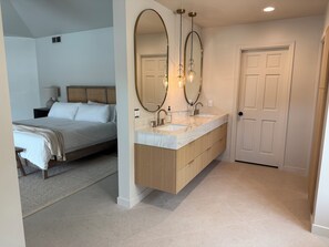 4 Schlafzimmer, Bügeleisen/Bügelbrett, kostenloses WLAN, Bettwäsche