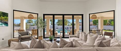 Televisión, chimenea