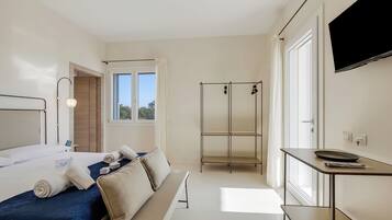 9 bedrooms, WiFi, bed sheets