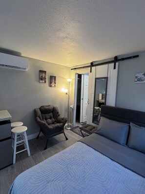 1 habitación, tabla de planchar con plancha, wifi y ropa de cama 