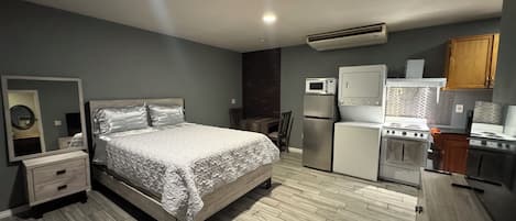 1 habitación, tabla de planchar con plancha, wifi y ropa de cama