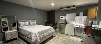 Cozy private Studio in a safe area of Las Vegas with WiFi, AC