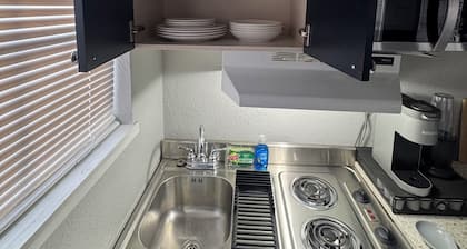 Cozy private cabin in a safe area of the fabulous Las Vegas with WiFi, AC