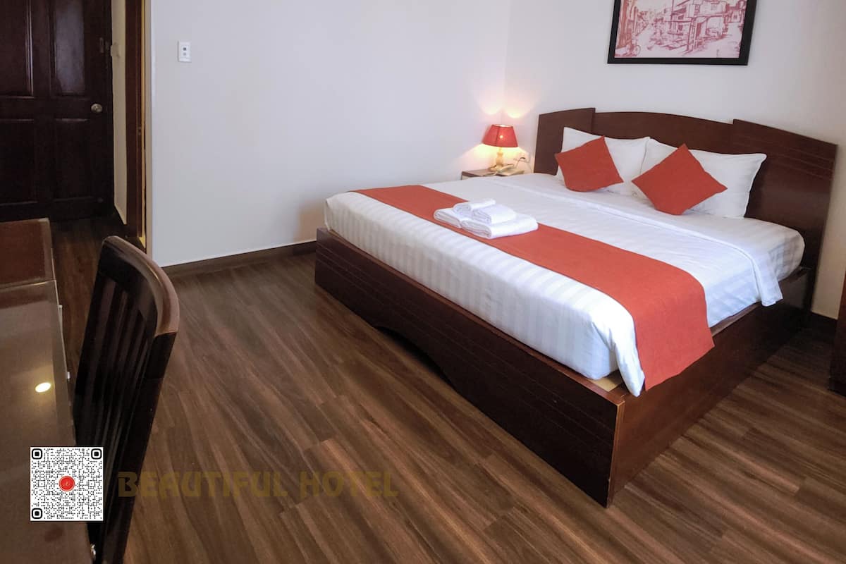 Deluxe Double Room, 1 King Bed, City View | Premium bedding, desk, laptop workspace, blackout drapes