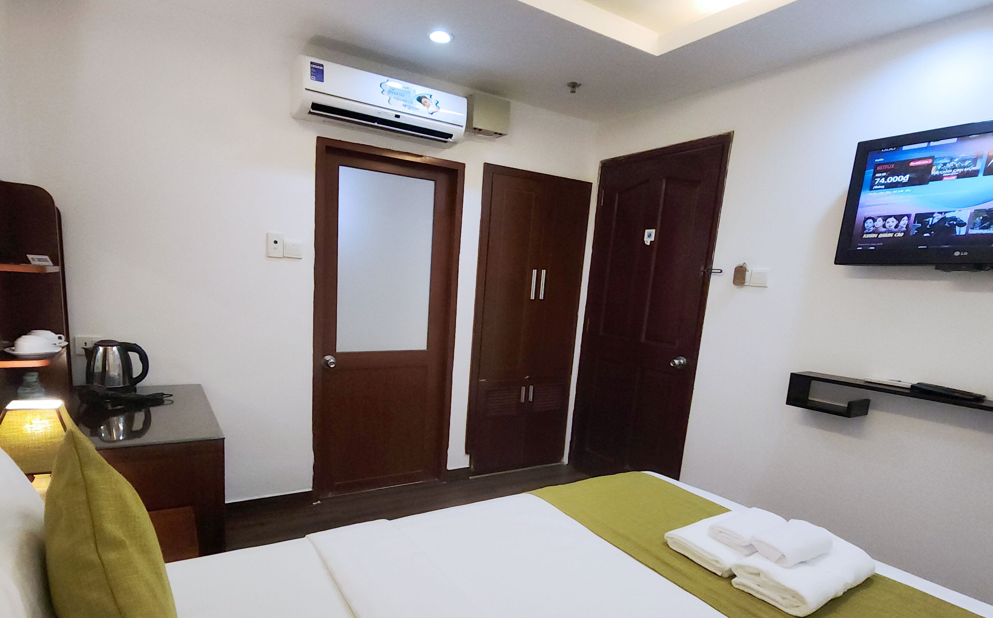 Ropa de cama de alta calidad y escritorio 