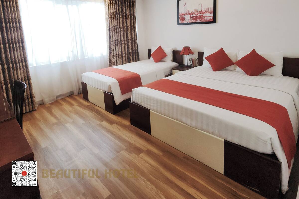 Phòng 3 Superior, quang cảnh vườn | Bộ đồ giường cao cấp, bàn, màn/rèm cản sáng 