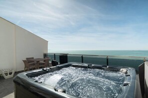 Apartment - Exclusive Seafront Duplex With Jacuzzi (Rrashbull)