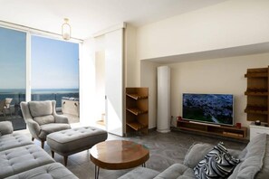 3 bedrooms - Exclusive Seafront Duplex With Jacuzzi (Rrashbull)