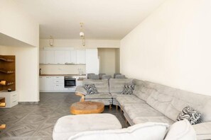 Apartment | 3 bedrooms - Exclusive Seafront Duplex With Jacuzzi (Rrashbull)