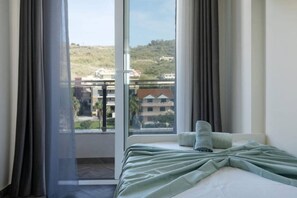 3 bedrooms - Exclusive Seafront Duplex With Jacuzzi (Rrashbull)