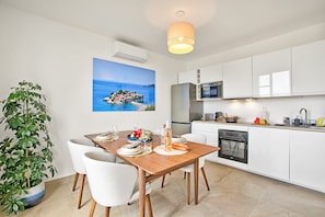 Fridge, microwave, oven, stovetop - Modern Apartment With City View, Nice, France (Nice)
