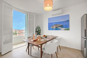 Dining - Modern Apartment With City View, Nice, France (Nice)
