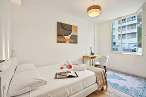 2 bedrooms, WiFi, bed sheets - Modern Apartment With City View, Nice, France (Nice)