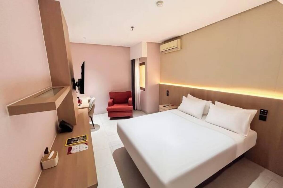Free WiFi, bed sheets