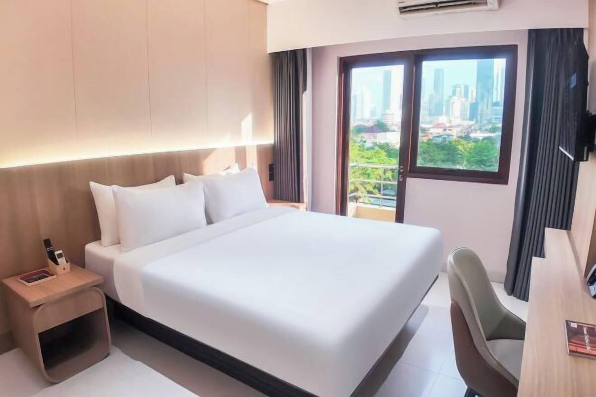 Free WiFi, bed sheets