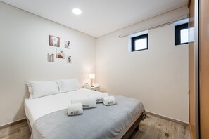 1 bedroom, iron/ironing board, internet, bed sheets