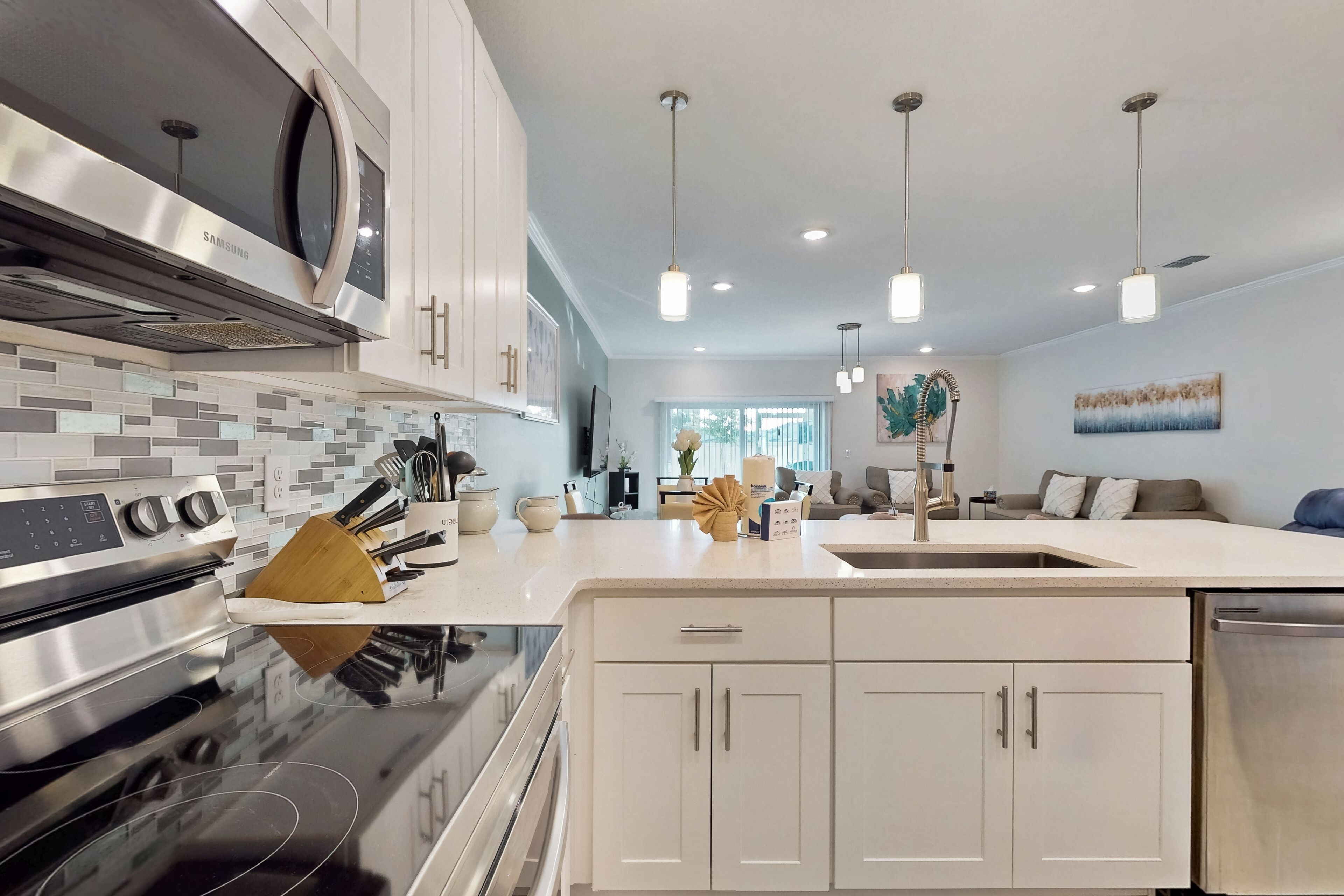 Refrigerador, microondas, horno y parrilla de estufa 