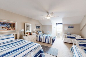 4 bedrooms, iron/ironing board, Internet, bed sheets