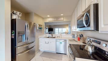 KylskÄp, mikrovÄgsugn, ugn och spishÀll