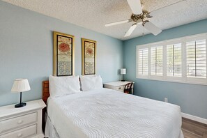 4 soverom, strykejern/-brett, internettilgang og sengetøy