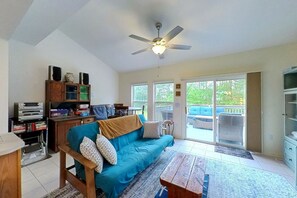 Télévision, lecteur de DVD, vidéothèque