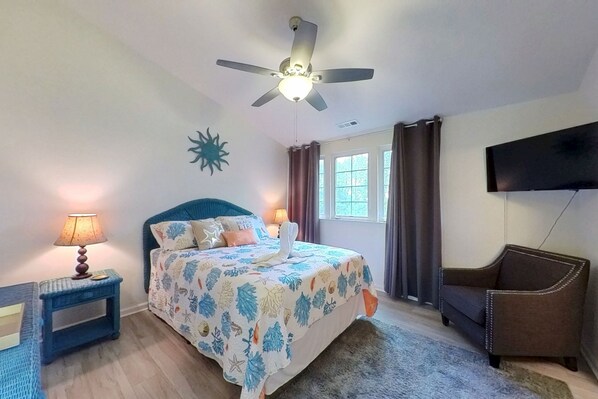 3 bedrooms, iron/ironing board, internet, bed sheets