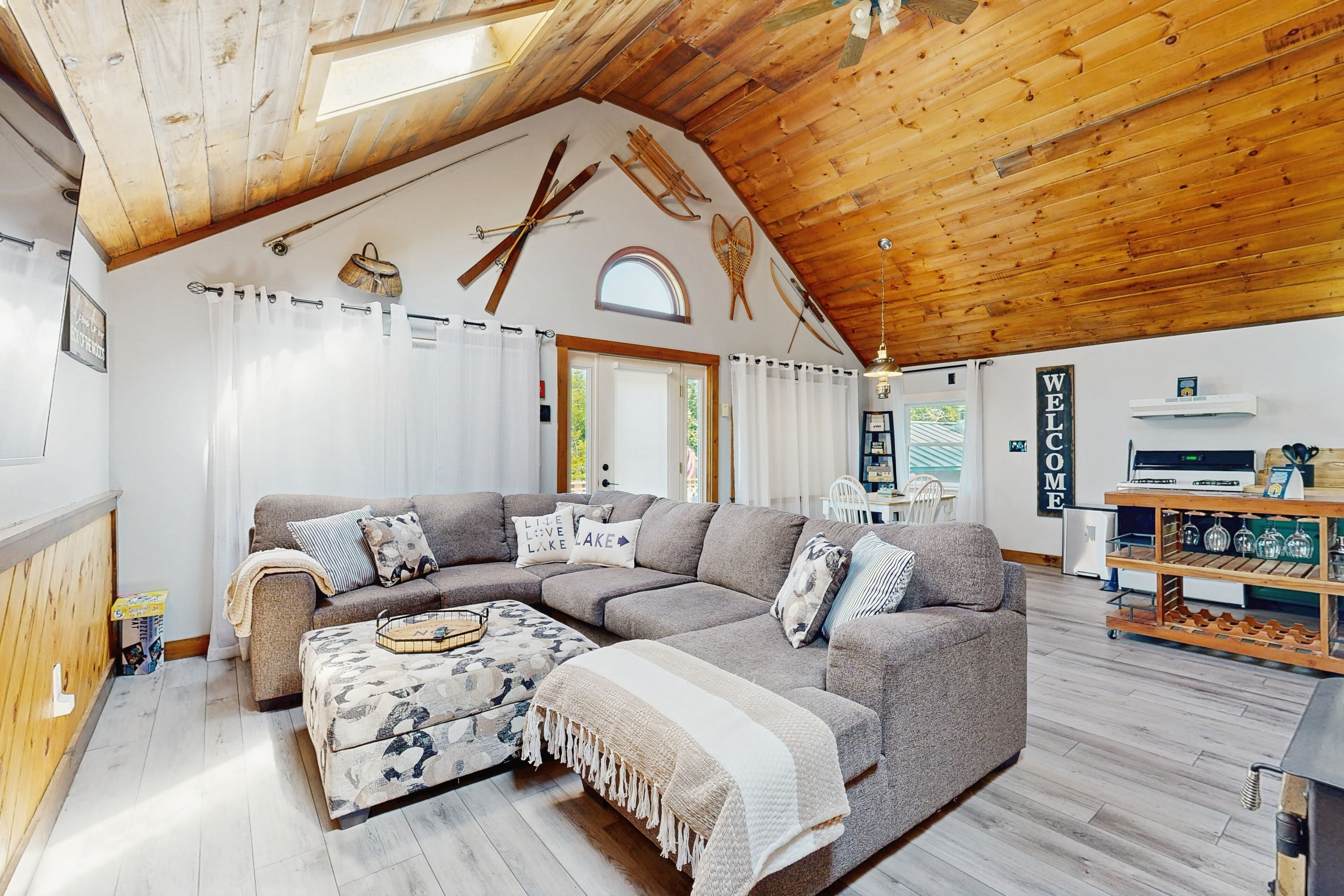 Télévision, cheminée