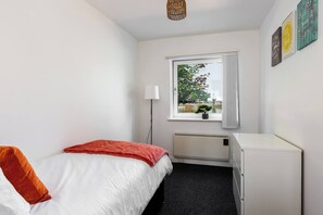 2 makuuhuonetta, silitysrauta/-lauta, internet, vuodevaatteet