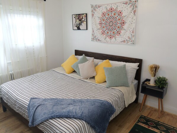 4 bedrooms, iron/ironing board, WiFi, bed sheets