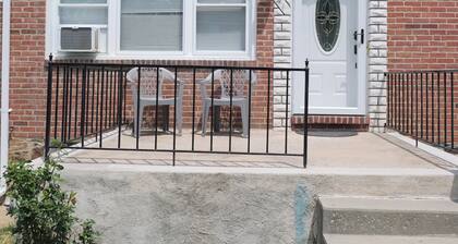 Spacious 4-bedroom townhome in fabulous Baltimore/Catonsville with WiFi, AC