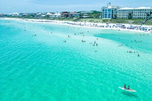Una spiaggia nelle vicinanze