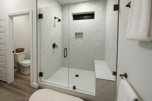 Bathroom - Sleeps 10 - The Salty Piper - Community pool (Santa Rosa Beach)
