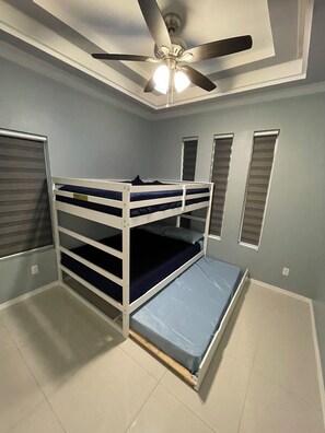 4 Schlafzimmer, Bügeleisen/Bügelbrett, WLAN, Bettwäsche