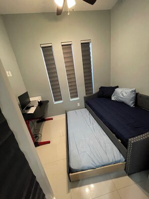 4 bedrooms, iron/ironing board, WiFi, bed sheets