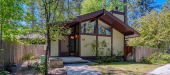 2 bed/ 2 bath single story condo in the heart of Graeagle Meadows
