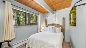 3 bedrooms, desk, free WiFi, bed sheets