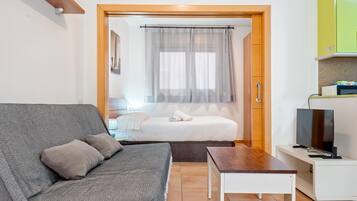 1 makuuhuone, silitysrauta/-lauta, internet, vuodevaatteet