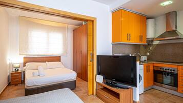 1 slaapkamer, een strijkplank/strijkijzer, internet, beddengoed