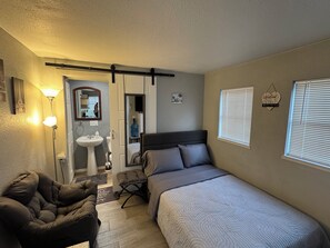 1 habitación, tabla de planchar con plancha, wifi y ropa de cama 