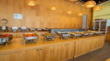 Daily buffet breakfast (KRW 10000 per person)