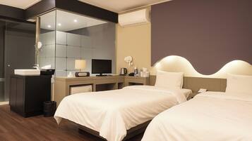 CABIN A (TWIN BED) | Down comforters, blackout drapes, free WiFi, bed sheets