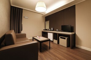 Premium Double Room | Living area | 50-inch flat-screen TV with cable channels, Netflix, streaming services