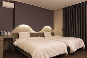 CABIN A (TWIN BED) | Couette en duvet d'oie, rideaux occultants, Wi-Fi gratuit, draps fournis