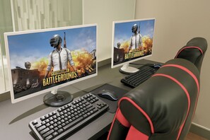 CABIN B (GAMING 2PC) | Edredones de plumas, cortinas opacas, wifi gratis y ropa de cama