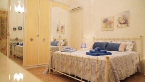 A bedroom with a bed, a wardrobe, a mirror, and a nightstand. - Spacious family home (children 0/2 years stay free) dogs allowed (BORGAGNE)